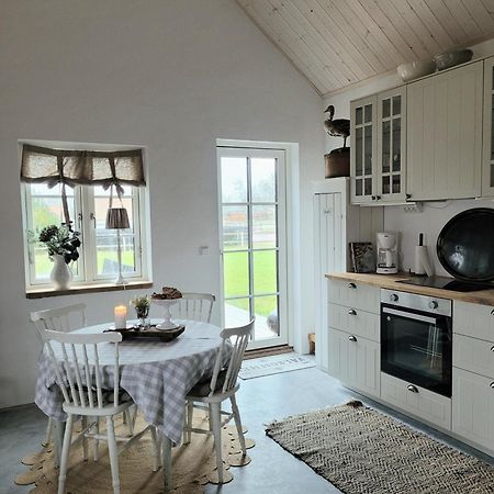 Mysigt Hus I Liten By Naera Havet إيستاد المظهر الخارجي الصورة