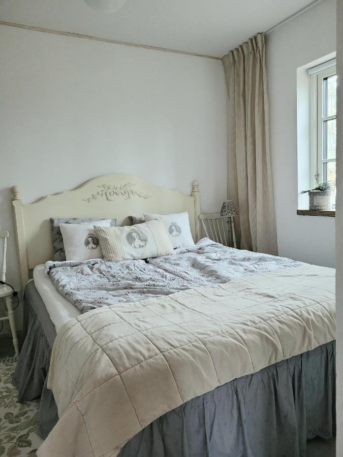 Mysigt Hus I Liten By Naera Havet إيستاد المظهر الخارجي الصورة